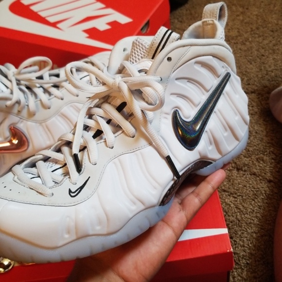 foamposite changeable swoosh